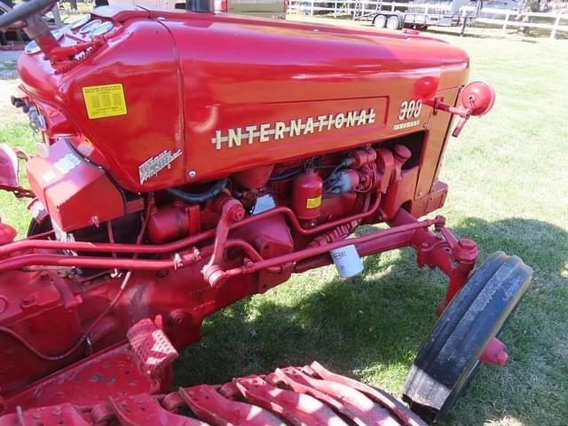 Image of International Harvester 300 equipment image 4