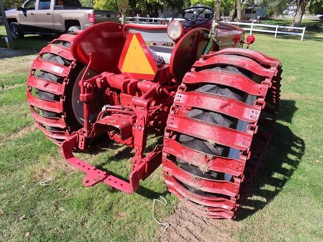 Image of International Harvester 300 equipment image 2