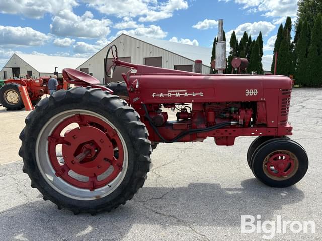Image of International Harvester 300 equipment image 3