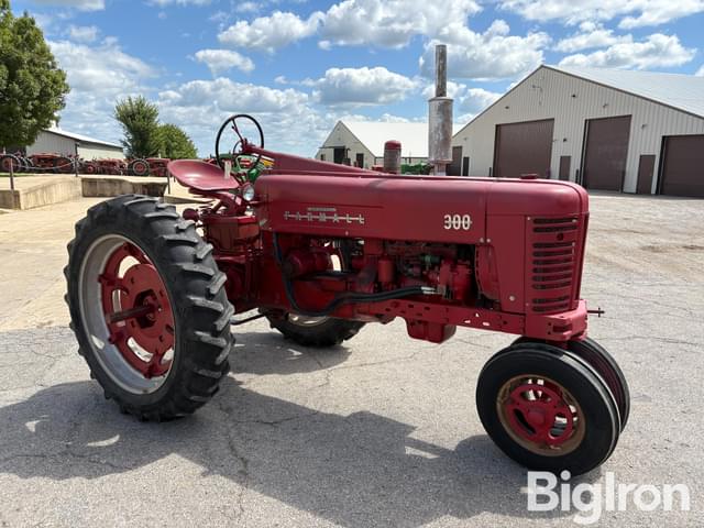Image of International Harvester 300 equipment image 2