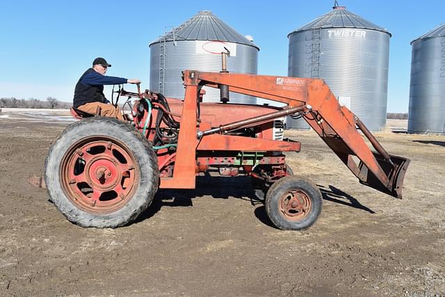 Image of Farmall 400 equipment image 2