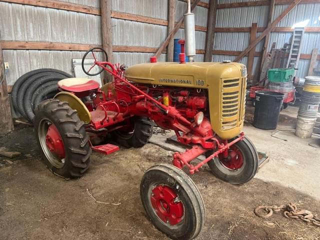 Image of International Harvester 100 equipment image 2