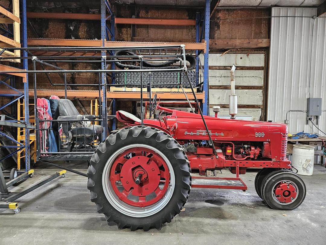 Image of International Harvester 300 Image 0