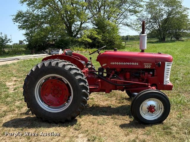 Image of International Harvester 300 equipment image 3