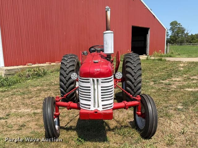 Image of International Harvester 300 equipment image 1