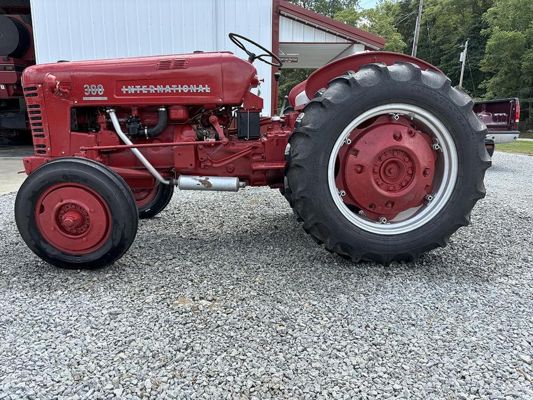 Image of International Harvester 300 Image 0