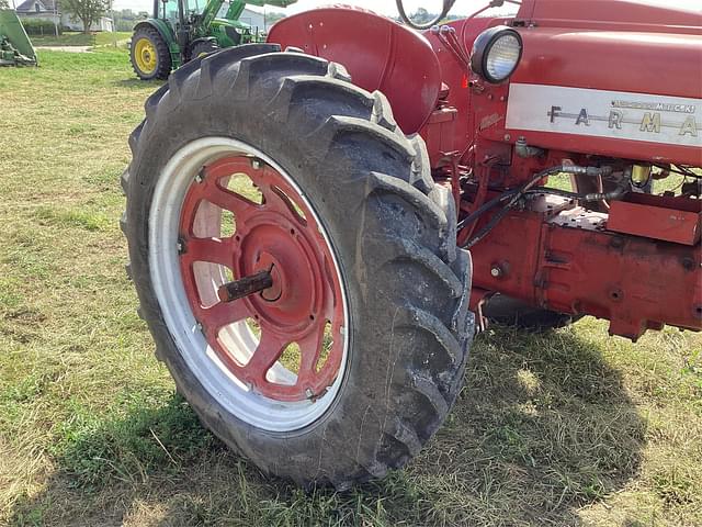 Image of International Harvester 350 equipment image 4