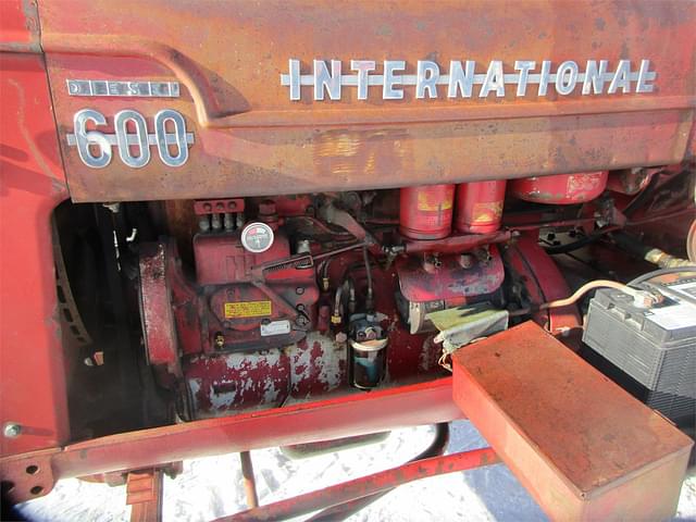 Image of International Harvester 600 equipment image 4