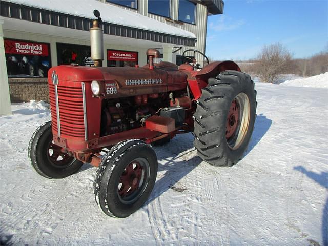 Image of International Harvester 600 equipment image 1