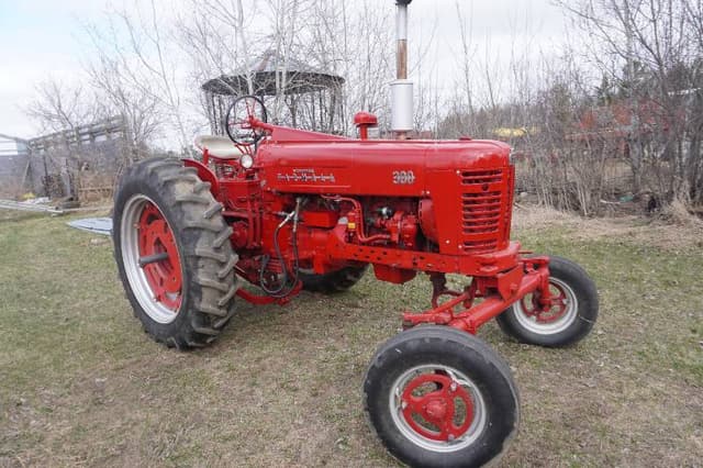 Image of International Harvester 300 equipment image 1