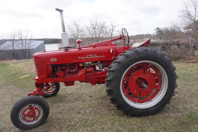 Image of International Harvester 300 equipment image 4