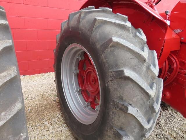 Image of International Harvester W-400 equipment image 4