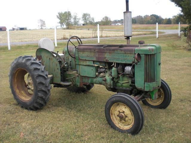 Image of John Deere 320 equipment image 1