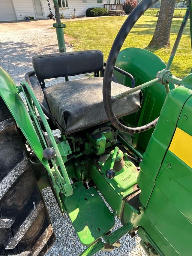 Image of John Deere 320 equipment image 4