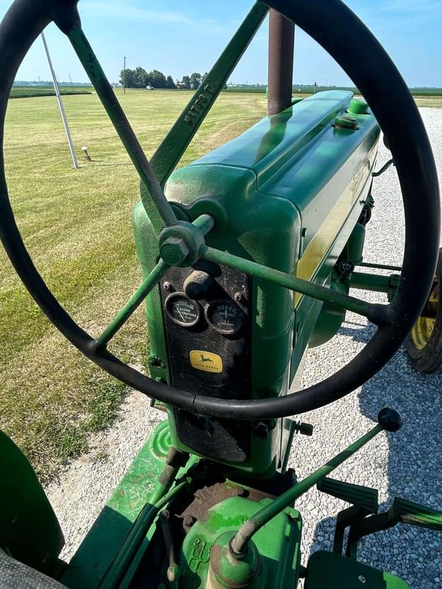 Image of John Deere 320 equipment image 3