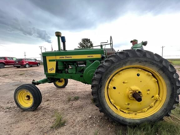 Main image John Deere 720 9