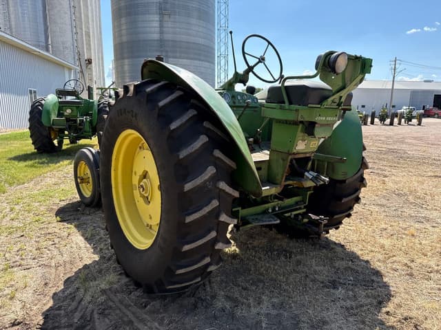 Image of John Deere 820 equipment image 2