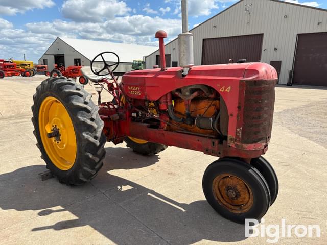 Image of Massey-Harris 444 equipment image 2