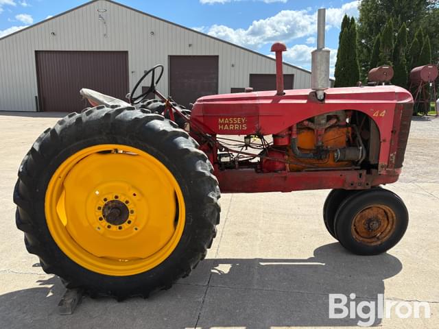 Image of Massey-Harris 444 equipment image 3