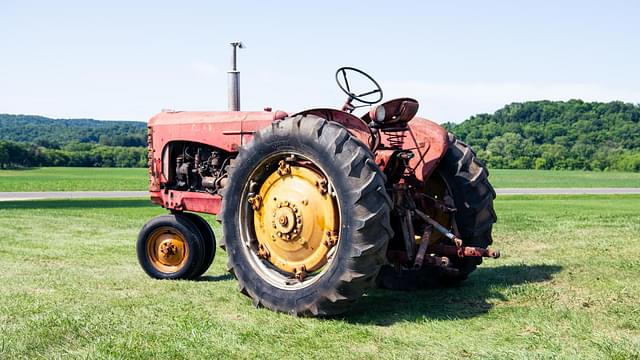 Image of Massey-Harris 333 equipment image 3