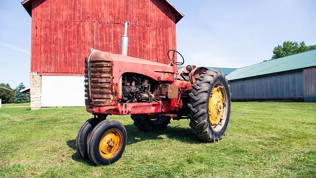 Image of Massey-Harris 333 equipment image 1