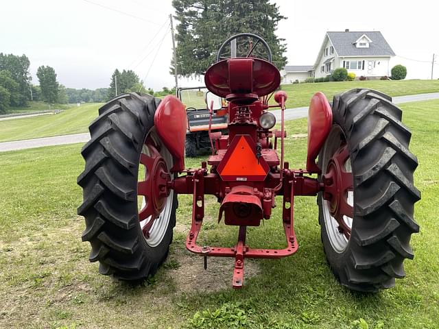 Image of Farmall 300 equipment image 4