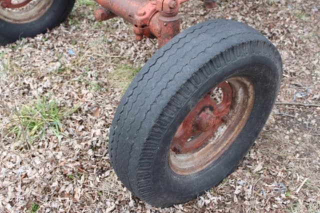 Image of Farmall 400 equipment image 2