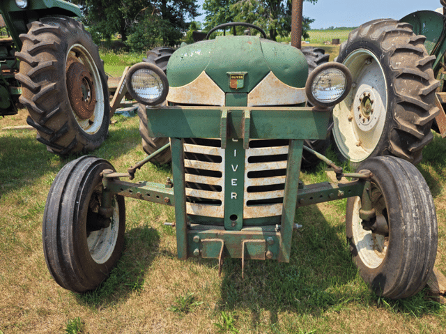 Image of Oliver Super 55 equipment image 2