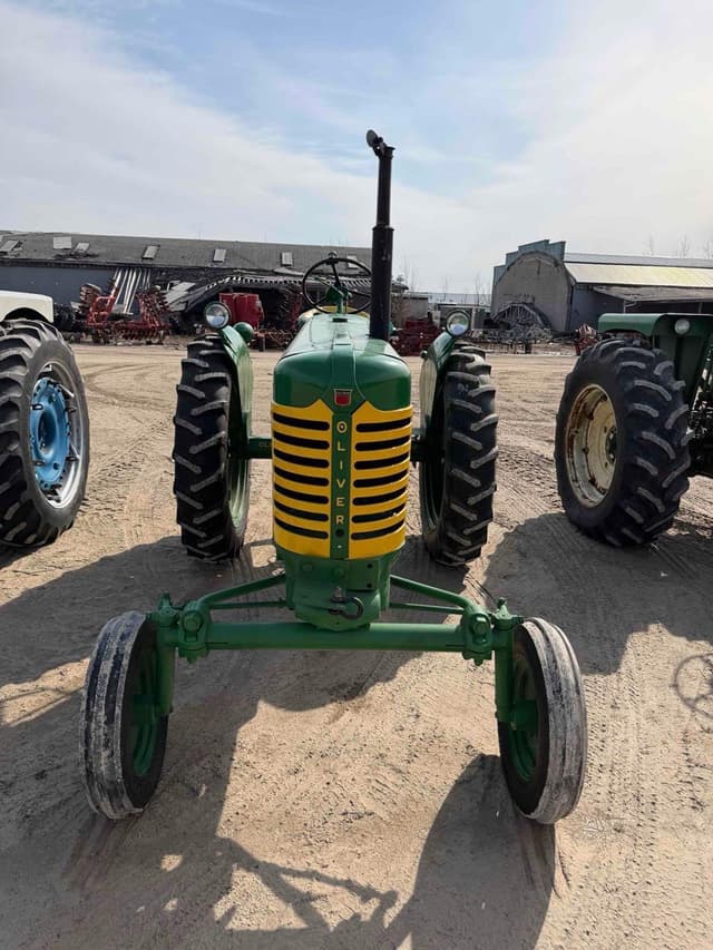 Image of Oliver Super 66 equipment image 3