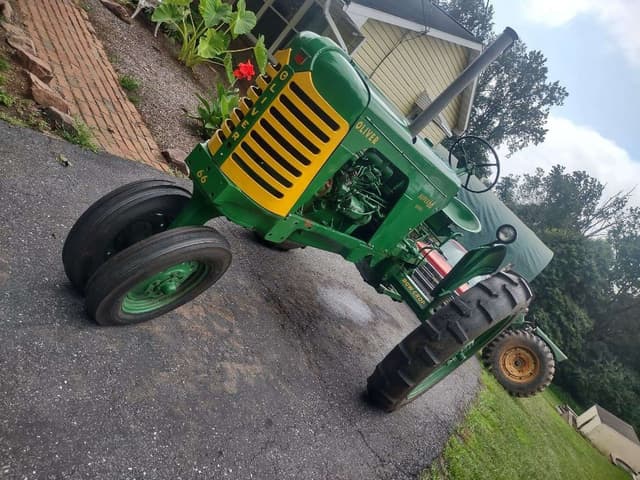 Image of Oliver Super 66 equipment image 2