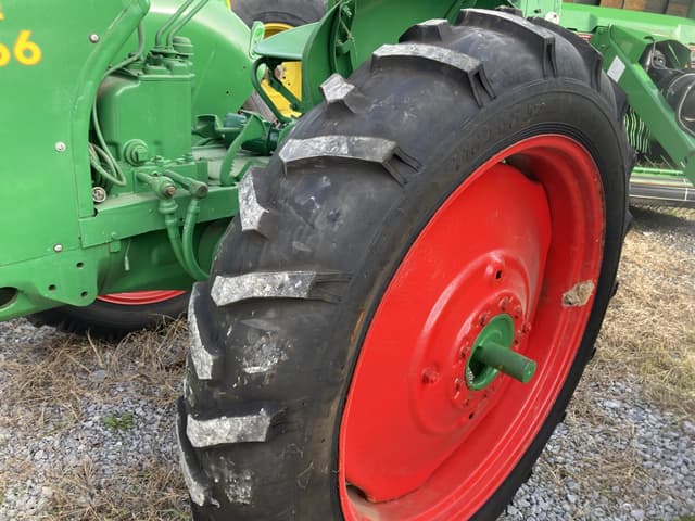 Image of Oliver Super 66 equipment image 3