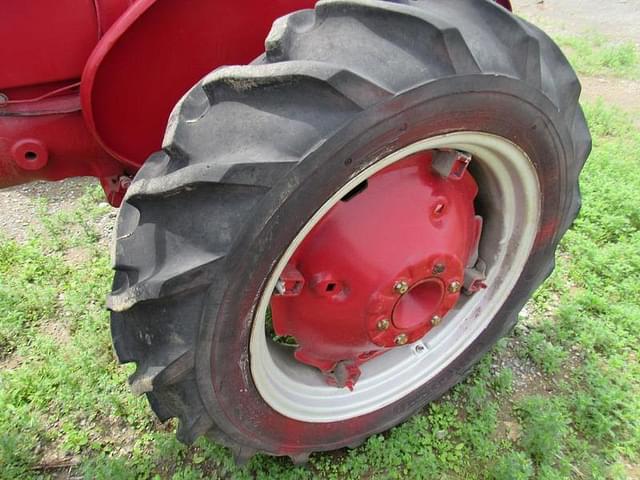 Image of Farmall 100 equipment image 3
