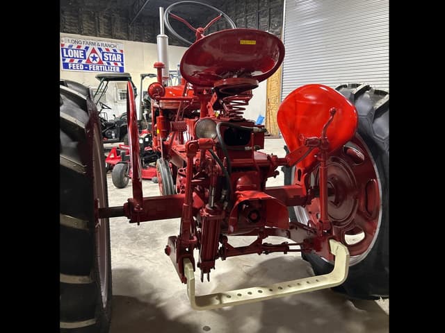 Image of Farmall 230 equipment image 3