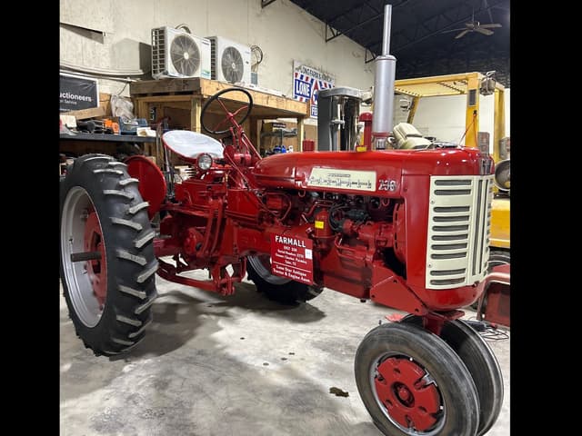 Image of Farmall 230 equipment image 2