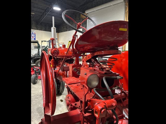 Image of Farmall 230 equipment image 4