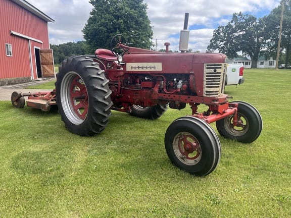 1957 Farmall 350 Equipment Image0