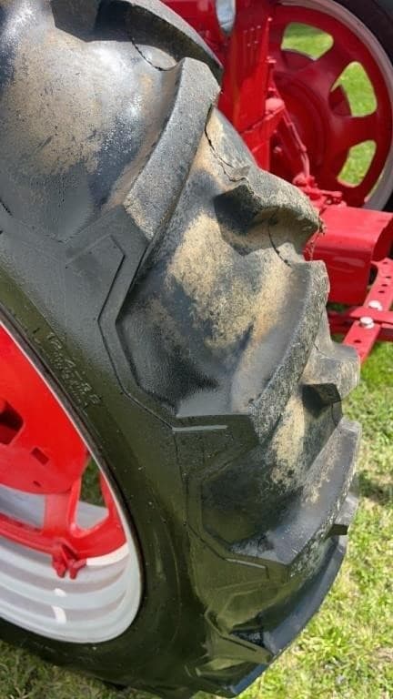 Image of Farmall 350 equipment image 4