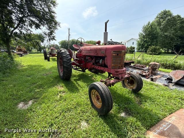 Image of Farmall 350 equipment image 2