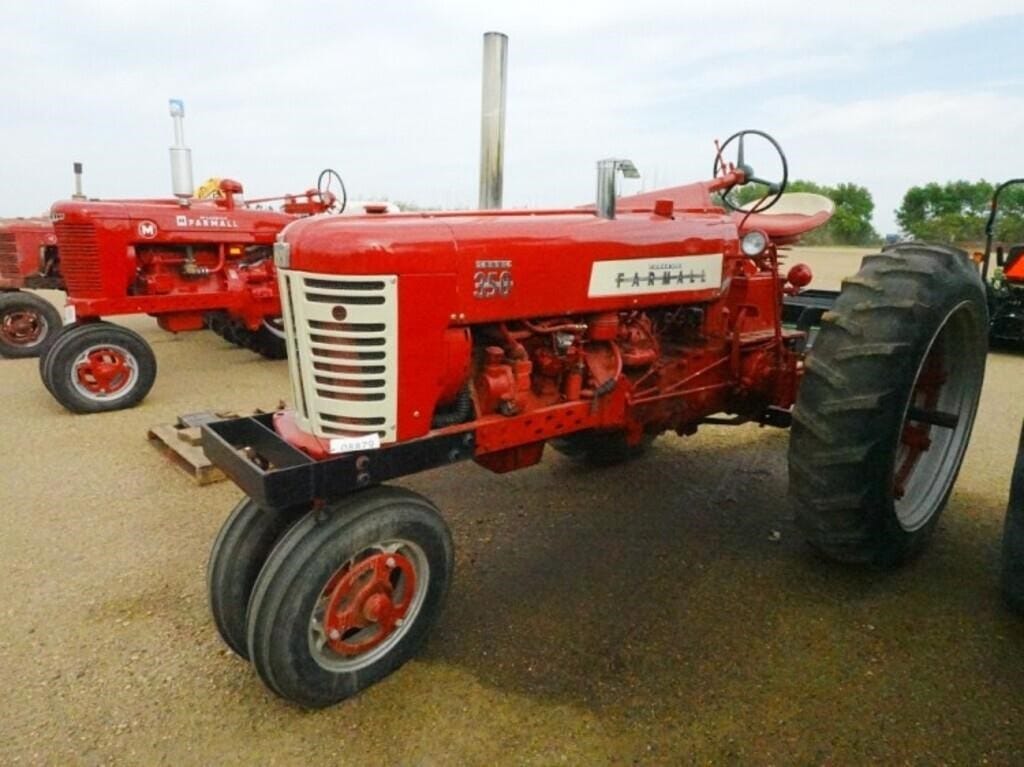 1957 Farmall 350 Equipment Image0