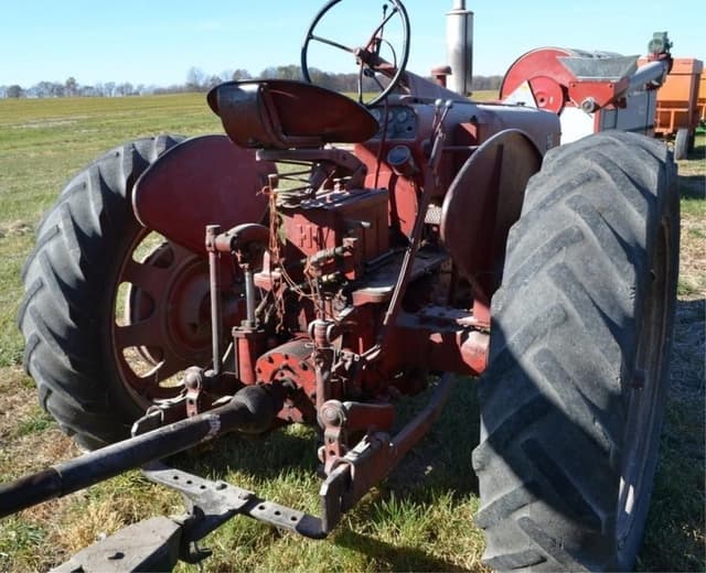 Image of Farmall 350 equipment image 1