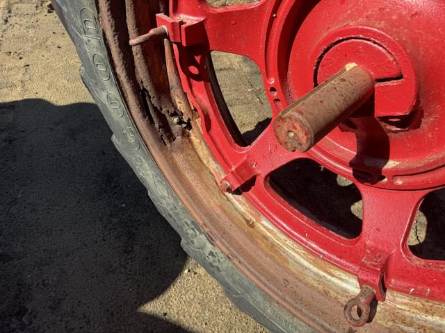 Image of Farmall 450 equipment image 2