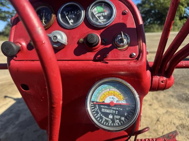 Image of Farmall 450 equipment image 4
