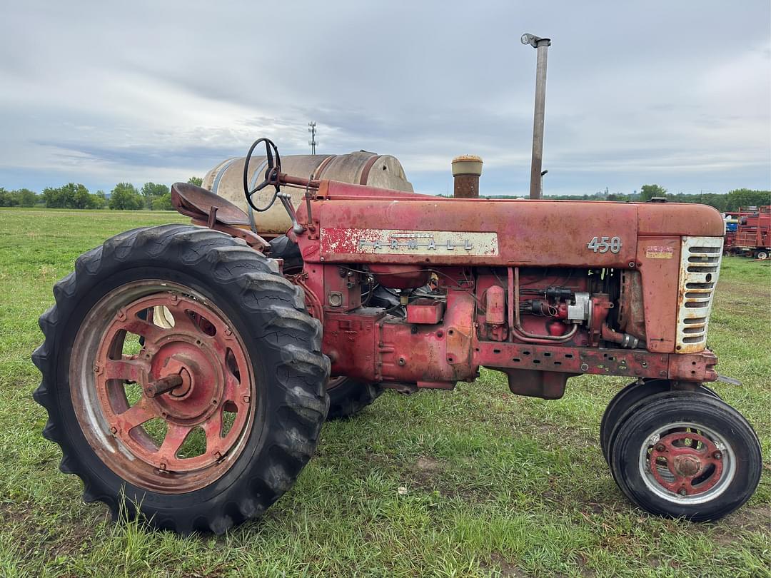 Image of Farmall 450 Primary image