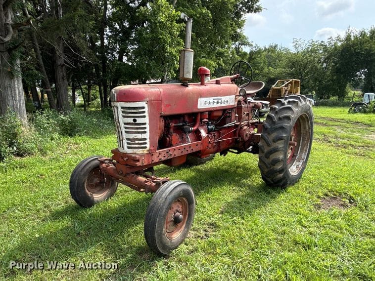 1957 Farmall 450 Equipment Image0