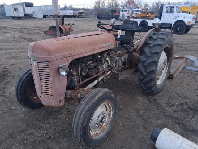 Image of Massey Ferguson TO-35 equipment image 3