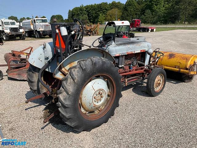 Image of Ford 660 equipment image 3