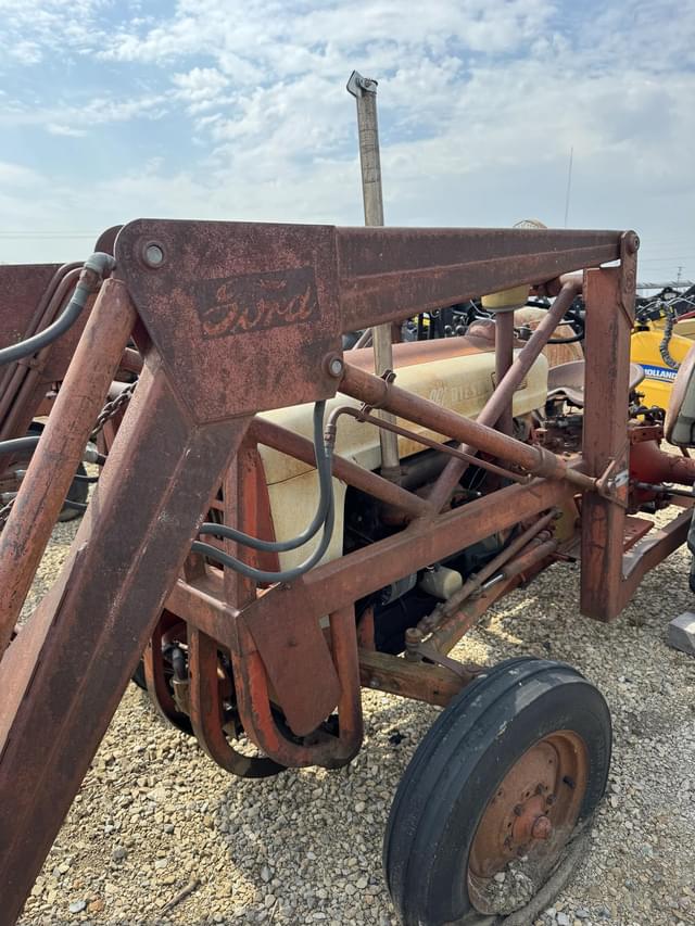 Image of Ford 861 equipment image 2