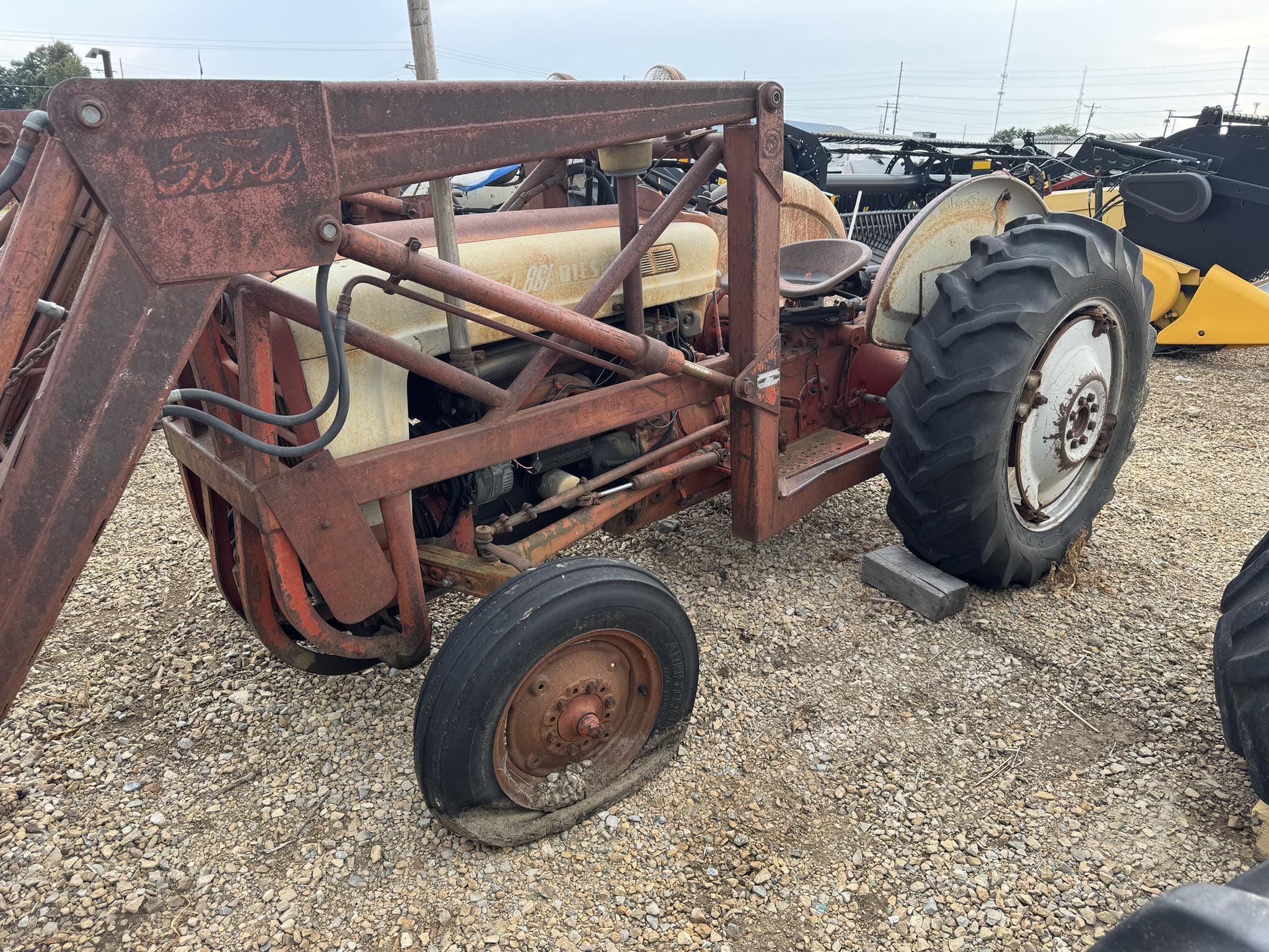 1957 Ford 861 Equipment Image0