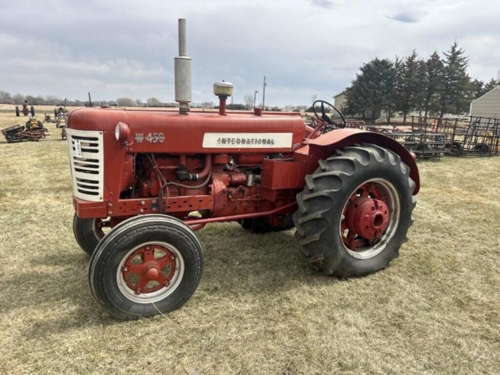 Main image International Harvester W-450