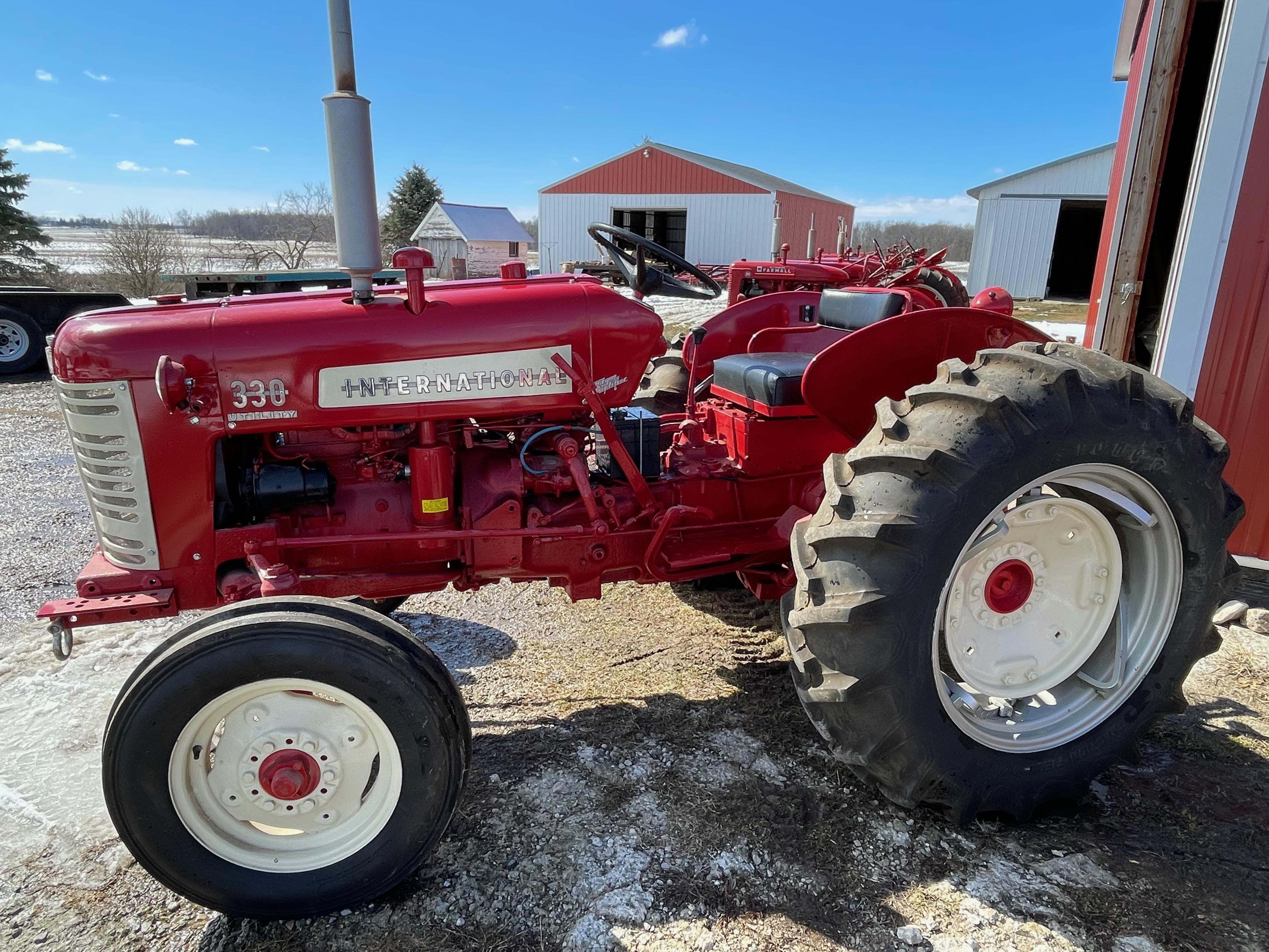 Main image International Harvester 330